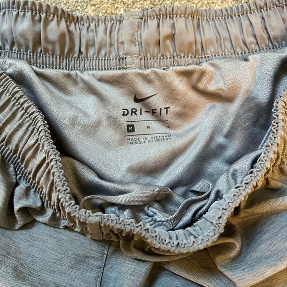 Nike Women's Equilibrium Modern Tempo Running Short, Gray, size M - Picture 4 of 4